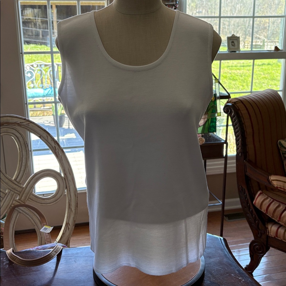 Ming Wang women’s Medium white ribbed sleeveless camisole Knit Top